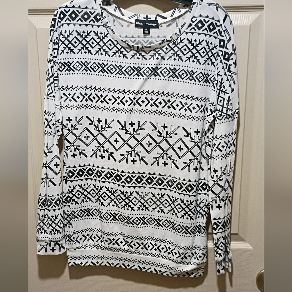 NWOT Mason + Mackenzie Size Medium Black And White Christmas Sweater